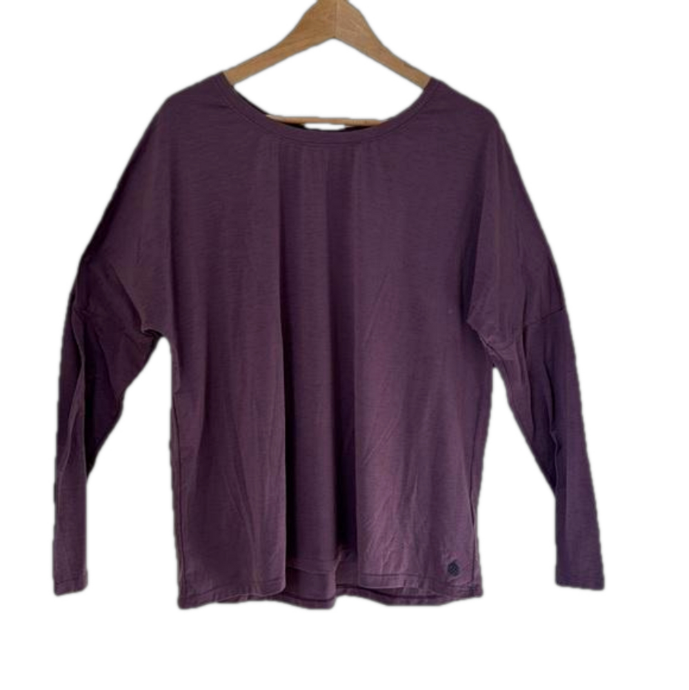MPG mauve long sleeved oversized yoga shirt with vent detail down back. XL